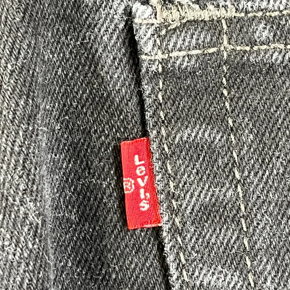 Vintage Y2K Levis 505 Jeans Mens 33x30 Regular Fit Faded Black Denim Casual Wear